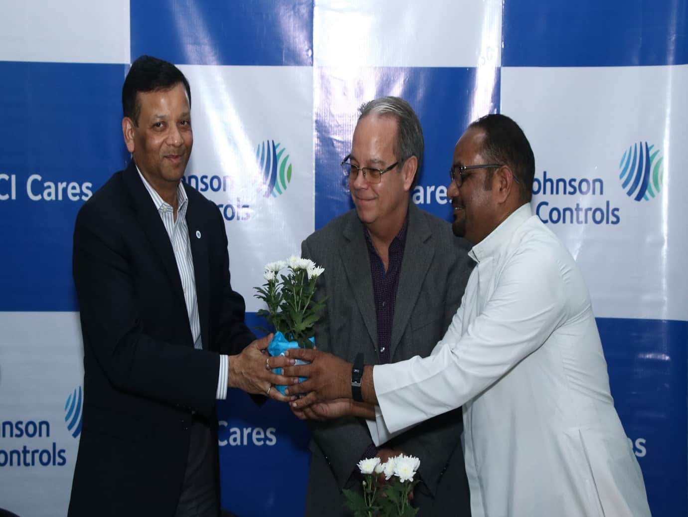 Pune Business Center donates 40 laptops to Don Bosco College as part of the Johnson Controls CCPP