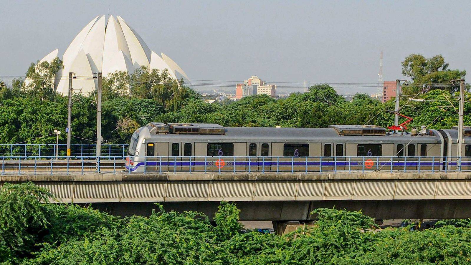  Delhi Metro on elevated bridge
